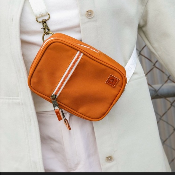 Thread Crossbody Bag - Picture 5 of 6